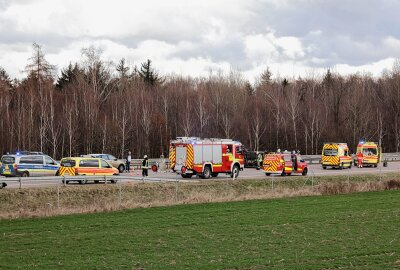 Hubschrauber auf A4 im Einsatz: Person wird schwer verletzt - Auf der A4 kam es heute zu einem schweren Unfall. Foto: Andreas Kretschel
