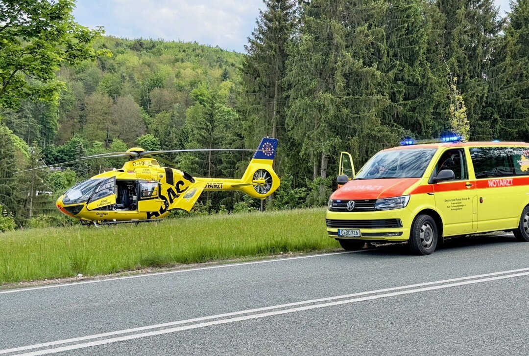 Hubschrauber-Einsatz in Aue: Schwerverletzte bei Gartenunfall am Becherweg - Am Montagnachmittag ereignete sich in der Gartenanlage am Becherweg in Aue ein schwerer Unfall. Foto: Daniel Unger