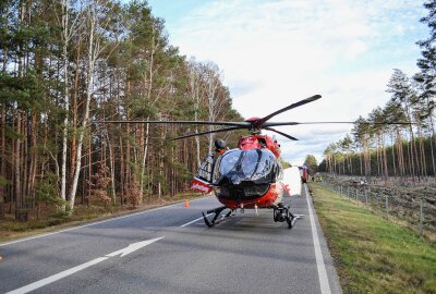 Hubschrauber im Einsatz: Schwerer Unfall nach Überschlag - Am Freitagnachmittag kam es auf der B97 zu einem schweren Verkehrsunfall, bei dem eine Person schwer verletzt wurde. Foto: xcitepress/brl