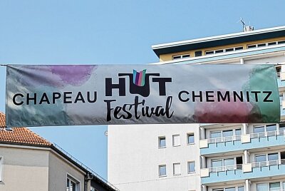 Hutfestival: Mit 40.000 Besuchern ein voller Erfolg - Ein Fest voller Live-Musik, Straßenkunst und Streetfood. Foto: Harry Härtel/haertelpress