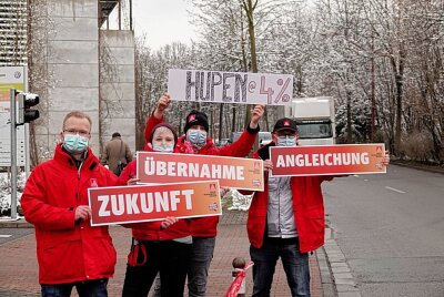 IG Metall ruft VW-Motorenwerk zum Warnstreik auf - Die IG Metall rief die Mitarbeiter im VW- Motorenwerk Chemnitz zum Warnstreik auf. (Foto: Harry Härtel)