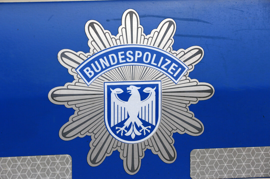 Illegale Einreise in Marienberg verhindert: Dabei entdeckten die Polizisten noch mehr... - In Marienberg verhinderten Bundespolizisten zwei unerlaubte Einreisen und entdeckten bei weiteren Kontrollen noch mehr.