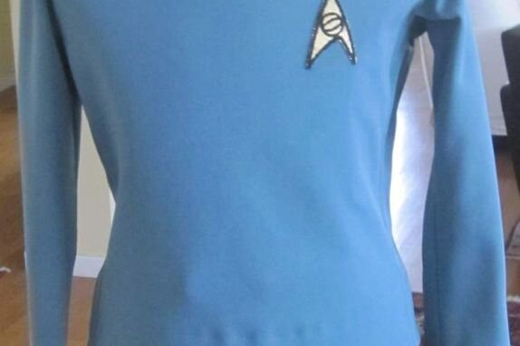Dieser blaue Anzug, den Leonard Nimoy als Captain Spock in der TV-Serie "Raumschiff Enterprise" trug, hat einen Schätzwert von 70.000 Euro.