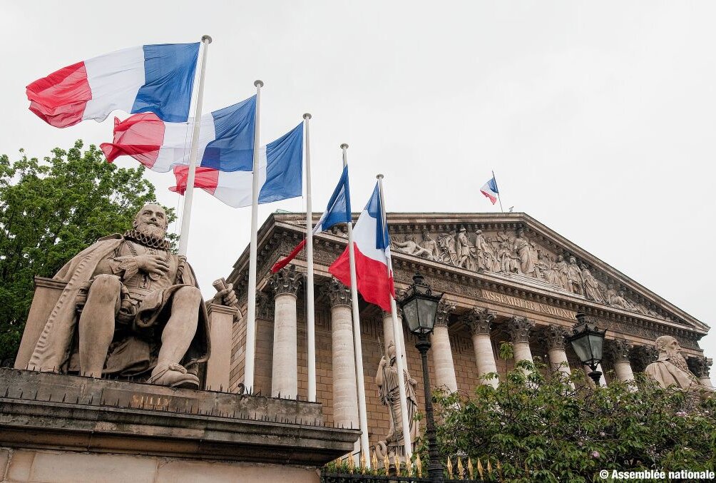 Die Fassade des "Assemblée Nationale", der französischen Nationalversammlung. Foto: ASSEMBLÉE NATIONALE