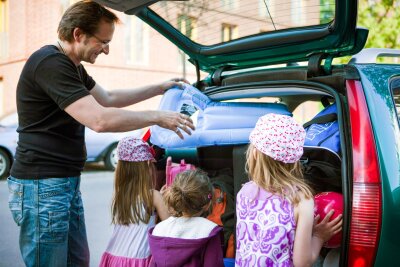 In 8 Schritten zu einem erholsamen Urlaub mit Kindern - Mit dem Auto sind Familien am Urlaubsort flexibel.