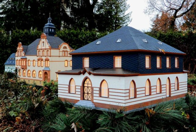 In der Gemeinde Neukirchen sind wieder die Miniaturen zu bestaunen - Neukirchen Miniature: Gemeindebad. Foto: Maik Bohn