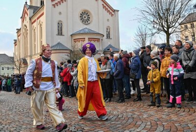 In Eibenstock sind Märchen lebendig geworden - Höhepunkt der Eibenstocker Märchenweihnacht war der Märchenumzug. Foto: Ramona Schwabe