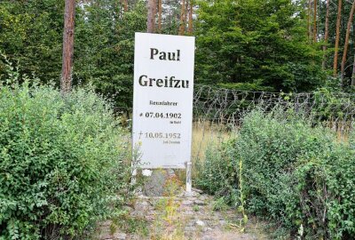 In Erinnerung an Paul Greifzu - Gedenkstehle an der A9 bei Dessau. Foto: Thorsten Horn