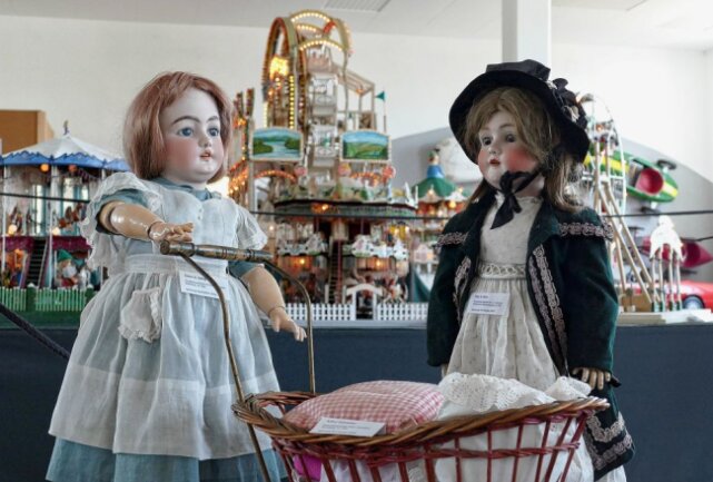 Auch viele Puppen, darunter diese Exemplare mit Porzellanköpfen, sind in Gelenau zu sehen. Foto: Andreas Bauer