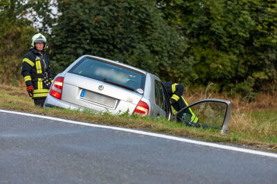 In Königswalde hat's gekracht: Unfallstelle bitte weiträumig umfahren - Vier Autos waren in den Unfall am Mittwochmorgen zwischen Königswalde und Annaberg-Buchholz verwickelt.