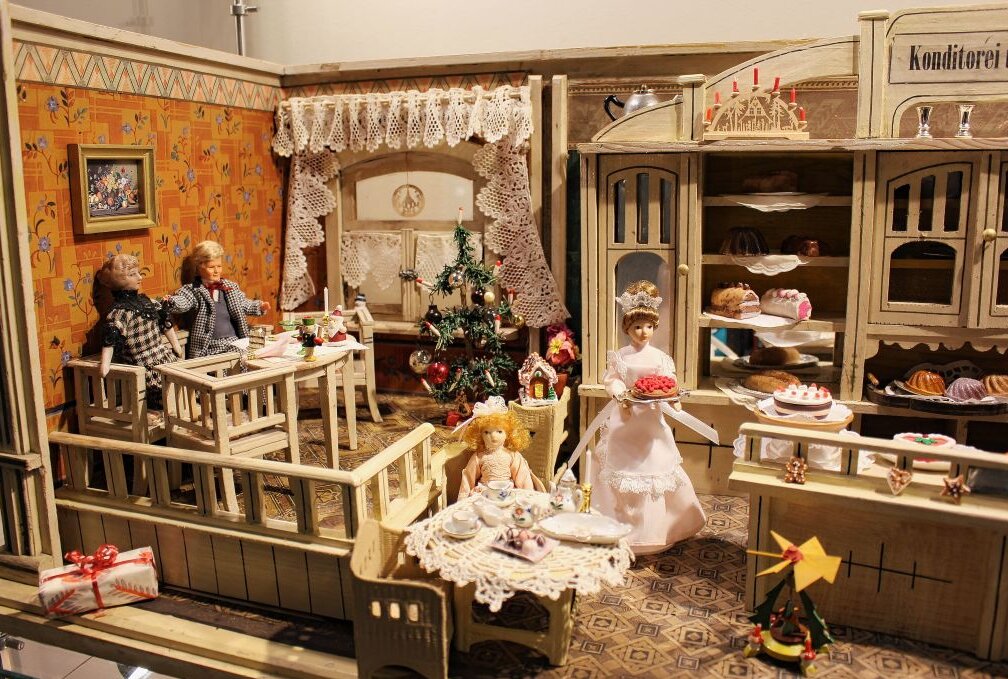 In Limbach ist für jeden Geschmack etwas dabei - Im Esche-Museum gibt es weihnachtlich-dekorierte Puppenstuben zu sehen. Foto: A. Büchner