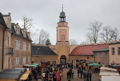 In Limbach ist für jeden Geschmack etwas dabei - Auch auf Schloss Wolkenburg findet ein zweitägiger Weihnachtsmarkt statt. Foto: A. Büchner