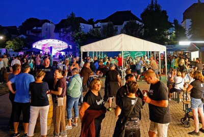 Der Oberlungwitzer Festplatz war am Abend gut besucht. Foto: Markus Pfeifer