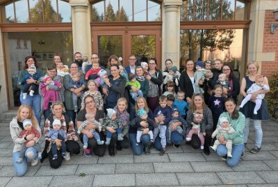 In Oelsnitz gab's 41 Neugeborene im ersten Halbjahr 2022 - Die Babywillkommensfeier für die Neugeborenen des ersten Halbjahres 2022 hat gestern in Oelsnitz stattgefunden. Foto: Ralf Wendland
