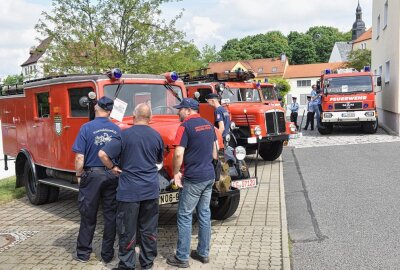 In Weißenborn wird das Jubiläum 150 + 1 gefeiert - In Weißenborn wurde 150 Jahre Feuerwehr gefeiert. Eine umfangreiche Techikschau zeigte die Fahrzeuge und Rettungsmittel der Rettungstruppe. Foto: Christof Heyden