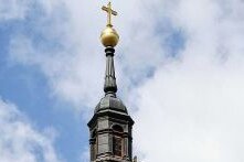 Innensanierung der Werdauer Marienkirche ist beendet - Das Dachkreuz der Marienkirche. Foto: Thomas Michel