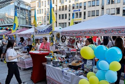 Interkulturelle Wochen in Chemnitz: "Wir sind Chemnitz" - Am 9. September verwandelte sich der Markt in Chemnitz in einen Schmelztiegel der Kulturen. Foto: Harry Härtel