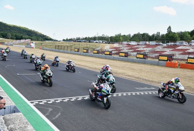 Internationale Deutsche Motorradmeisterschaft gastiert in Most - Start der IDM Superbike per Reverse Grid. Foto: Thorsten Horn