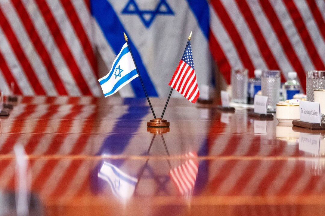 Irans Drohungen: USA versichern Israel "eisernen" Beistand - US-Präsident Joe Biden hatte Israel versichert, dass das Bekenntnis der USA für die Sicherheit Israels gegen Bedrohungen durch den Iran und seine Stellvertreter "eisern" sei.