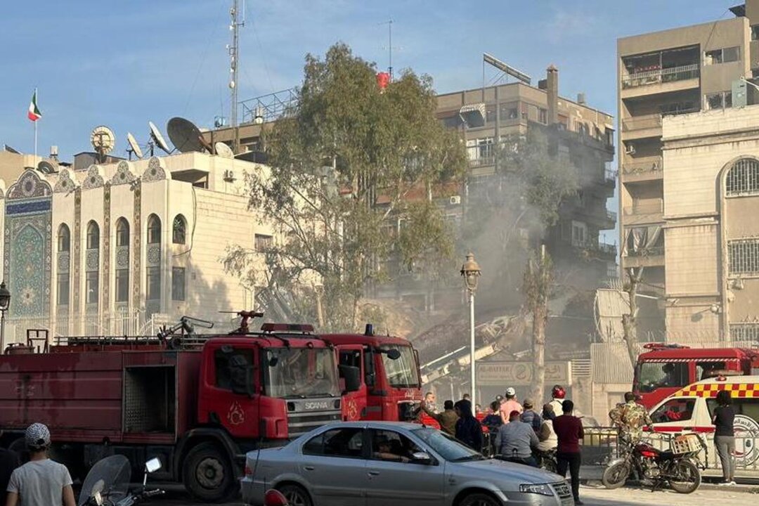 Irans Revolutionswächter: Tod von zwei Generälen in Syrien - Das zerstörte Gebäude auf dem Gelände der iranischen Botschaft in Damaskus.