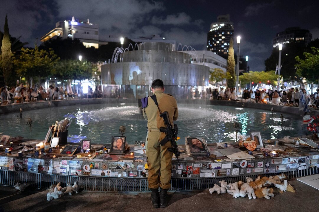 Israel: "Werden das Schwert nicht niederlegen" - Mit einer Schweigeminute nach Sirenengeheul wurde zu Beginn der Gedenkzeremonie der Toten der Kriege gedacht.