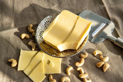 Ist Käse gesund oder nicht? - Veganer Käse ein gutes Ersatzprodukt für alle, die auf tierische Produkte verzichten oder unter einer Laktose-Intoleranz leiden.