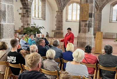 István Ella eröffnet Orgelkonzertreihe 2023 - In der St. Wolfgangkirche in Schneeberg, wo regelmäßig auch Führungen stattfinden, startet heute die neue Orgelkonzertreihe. Foto: Ralf Wendland