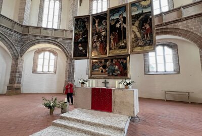 István Ella eröffnet Orgelkonzertreihe 2023 - In der St. Wolfgangkirche in Schneeberg ist alles vorbereitet fürs Konzert. Foto: Ralf Wendland