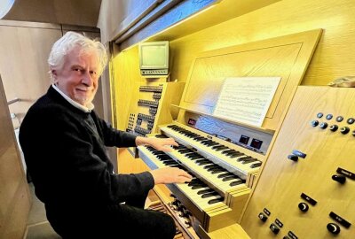 István Ella eröffnet Orgelkonzertreihe 2023 - István Ella eröffnet heute ab 19 Uhr die Orgelkonzertreihe 2023 an St. Wolfgang. Foto: Ralf Wendland