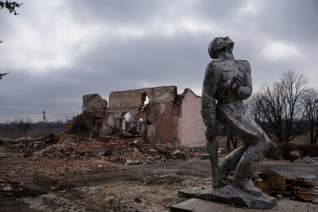 ISW: Russland kann bei weiterer Offensive Richtung wählen - Ein zerstörtes Kulturhaus in der Nähe von Awdijiwka: Seit zwei Jahren führt Russland seinen Angriffskrieg gegen die Ukraine.