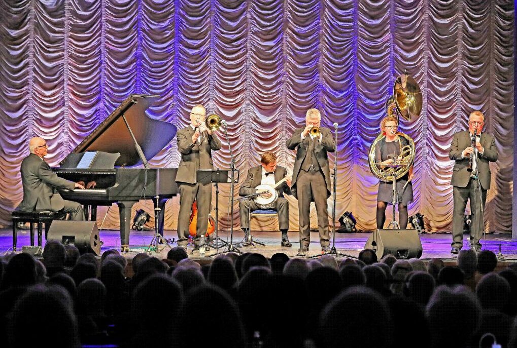 Die "Old Time Memory Jazzband" aus Jena spielte am Gründonnerstag vor rund 300 Zuschauern. Foto: Thomas Michel