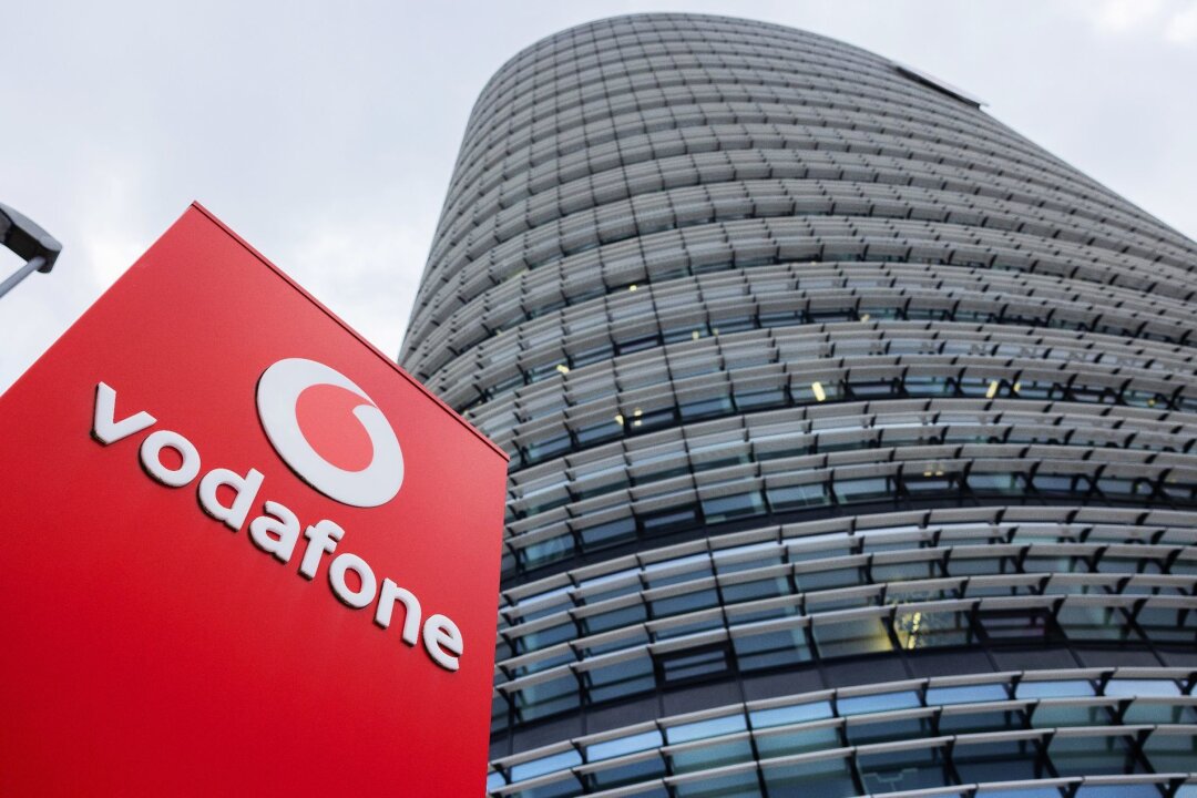 Jeder achte Vodafone-Mitarbeiter von Sparprogramm betroffen - Vodafone will ingesamt 2000 Stellen einsparen.