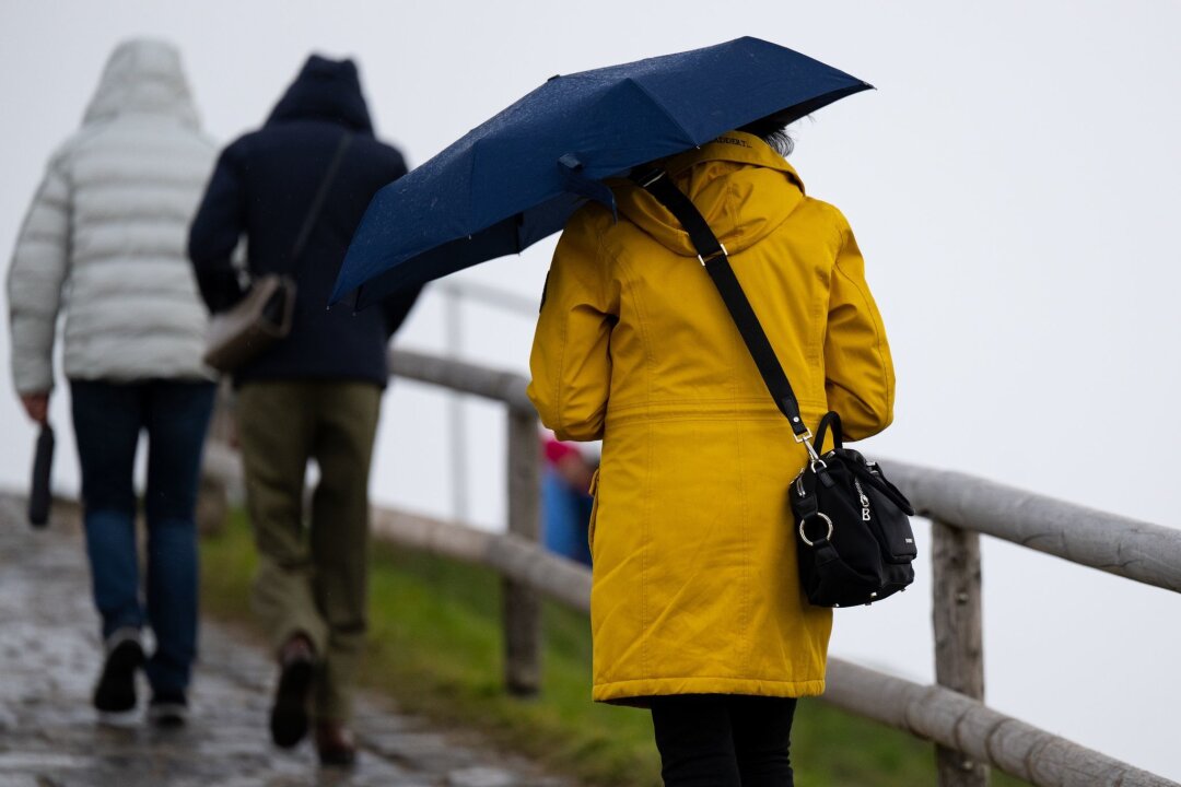 Jetzt kommt das Aprilwetter - Sollte in den nächsten Tagen immer griffbereit sein: der Regenschirm.