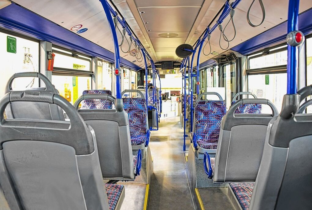 Jetzt wird auch noch Bus- und Bahnfahren teurer - Bus- und Bahnfahren wird teurer. Symbolbild. Pixabay/ Lykaon