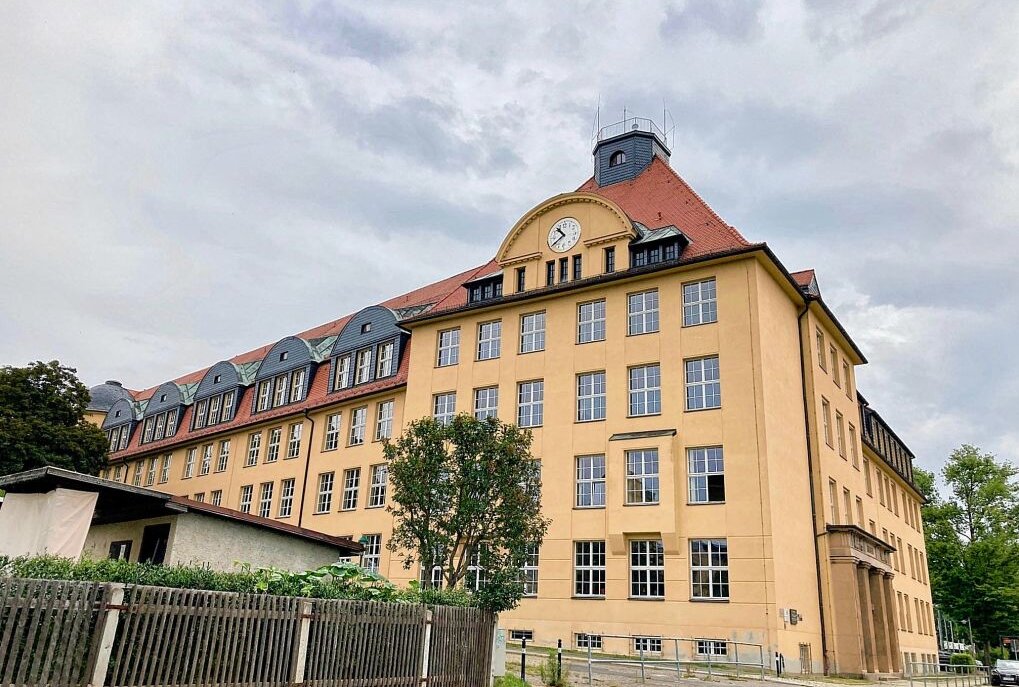 Johannes-Kepler-Gymnasium wird erweitert - Am Johannes-Kepler-Gymnasium wird bald angebaut. Foto: Steffi Hofmann