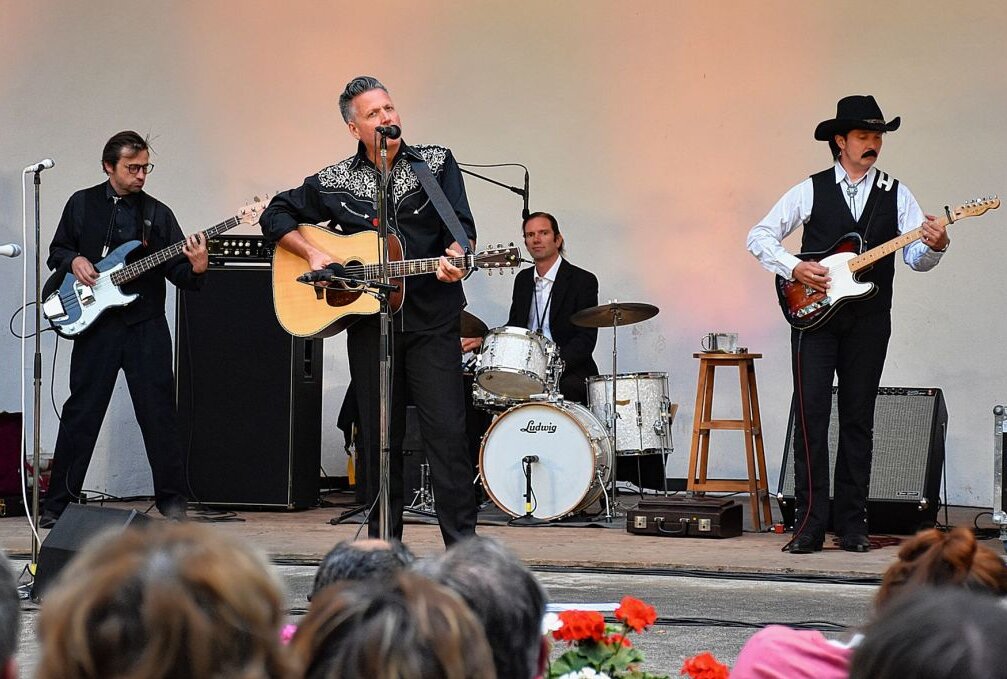 Die Johnny Cash Show im Schlosspark Lichtenwalde. Foto: Maik Bohn
