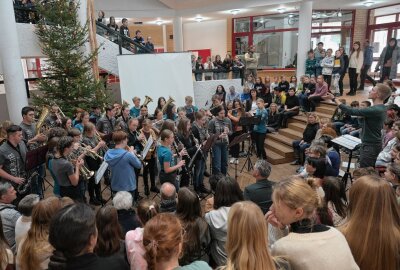 Jubiläum: 30 Jahre Gymnasium in Kirchberg - Anlässlich 30 Jahre Gymnasium in Kirchberg hat es eine Feierstunde gegeben. Foto: Ralf Wendland