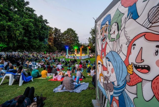 Der Chemnitzer Parksommer im Stadthallenpark etablierte sich als Kulturfestival seit 2017 und wird durch Crowdfunding finanziert. Foto: C3/ Kristin Schmidt