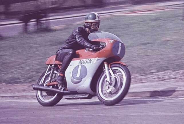 Giacomo Agostini 1970 in der Badbergkurve noch mit Halbschale. Foto: Archiv Thorsten Horn