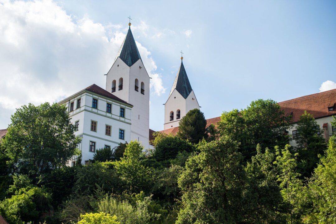 Jubiläumsjahr: Freising feiert 1300 Jahre Korbinian - Der Domberg in Freising mit der Domkirche St. Maria und St. Korbinian prägt das Stadtbild.
