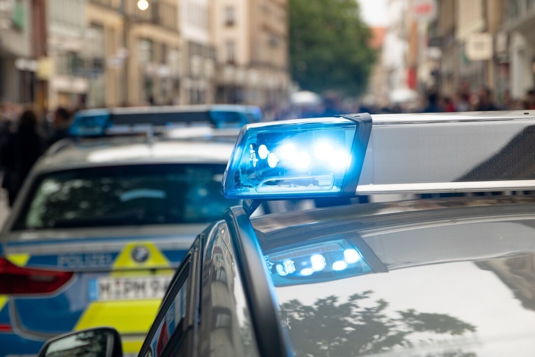 Jugendliche zünden illegal Feuerwerkskörper und schlagen Mann - Die Polizei ermittelt wegen gefährlicher Körperverletzung. Foto: Pixabay