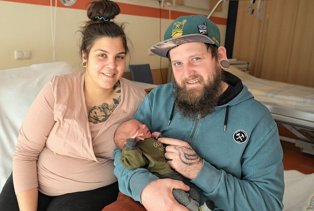 Anne und Alexander Brauny mit ihrem Sohn Baxter Istvan, der am 22.02.2022 geboren ist. Foto: Ralf Wendland