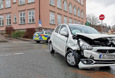 Junge Frau bei Verkehrsunfall in Hohenstein-Ernstthal verletzt - Insgesamt enstand ein Sachschaden von etwa 20.000 Euro. Foto: Andreas Kretschel