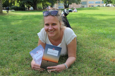 Selina Steinert, Studentin aus Chemnitz und aufgewachsen in Limbach-Oberfrohna, hat erfolgreich beim Schreibwettbewerb "Young Storyteller Award" von Thalia und Story.one teilgenommen. 