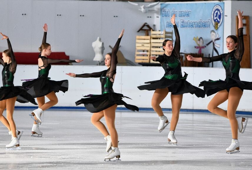 Junge "Skating Graces" starten im März bei WM - Die Chemnitzer Synchron-Eiskunstlaufformation "Skating Graces Junior" wird im März erstmals bei den Junioren-Weltmeisterschaften in Innsbruck starten. Foto: privat