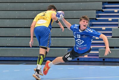 Juniorteam holt Sieg gegen SG LVB - Die Sachsenliga-Handballer des EHV Aue II - am Ball Torben Lange - haben zuhause gegen die SG LVB gewonnen. Foto: Ramona Schwabe