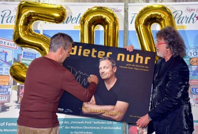Kabarettist Dieter Nuhr in Chemnitz ausgezeichnet und gefeiert - Dieter Nuhr bei seiner Veranstaltung in Chemnitz. Foto: Maik Bohn