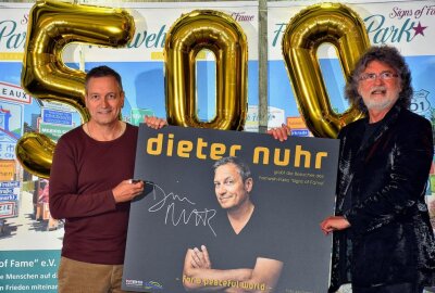 Kabarettist Dieter Nuhr in Chemnitz ausgezeichnet und gefeiert - Dieter Nuhr bei seiner Veranstaltung in Chemnitz. Foto: Maik Bohn