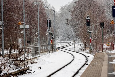 Kabeldiebe stören Bahnverkehr bei Chemnitz - Kabeldiebe sorgten am Mittwoch für eine Störung des Zugverkehrs zwischen Chemnitz und Leipzig. Foto: Harry Härtel