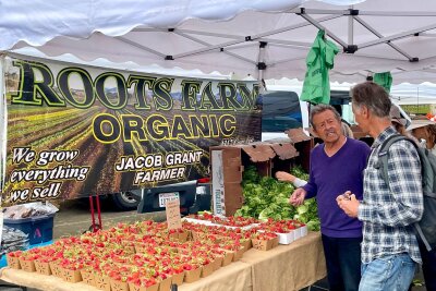 Kalifornien kulinarisch: Food-Trucks und Gourmet-Sterne - Auch im feinen Küstenort Santa Barbara finden sich Farmers Markets, auf denen die Bauern der Umgebung ihre Produkte verkaufen.